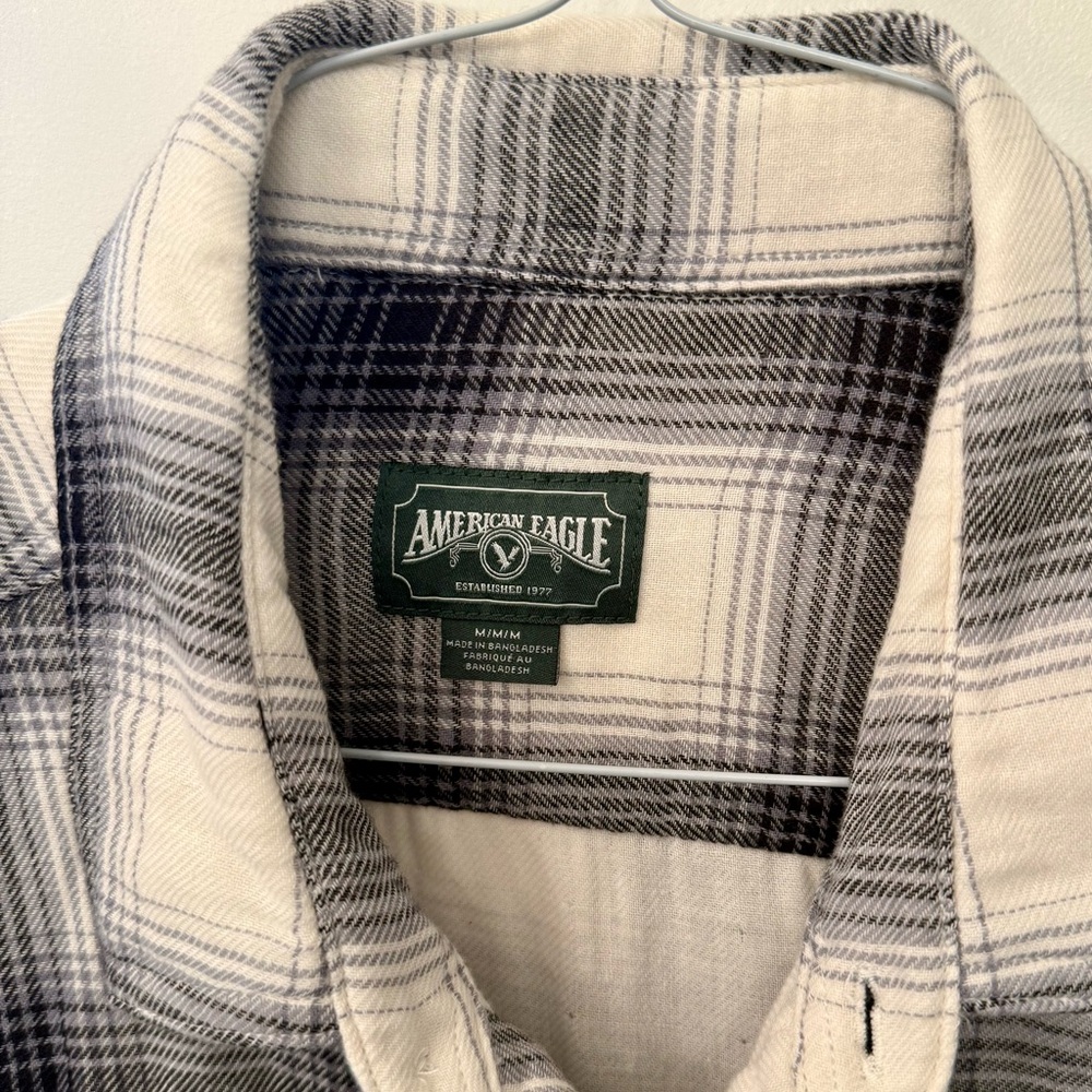 AMERICAN EAGLE Men's Super Soft Everyday Button-Up Black/White Shirt, size M - Picture 4 of 7
